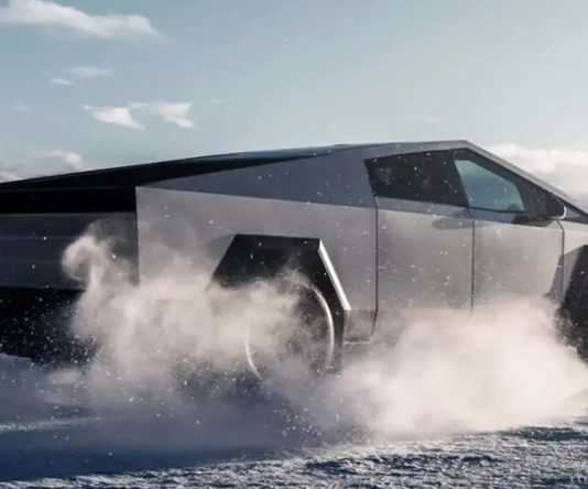 Відео: Tesla Cybertruck з легкістю справляється зі снігом