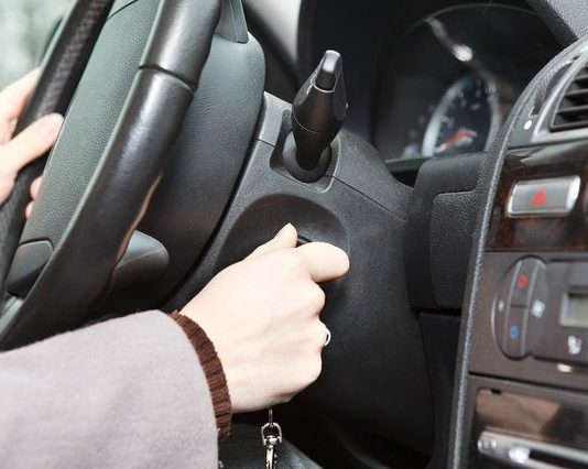 Якої помилки припускаються водії під час запуску двигуна, пояснили експерти