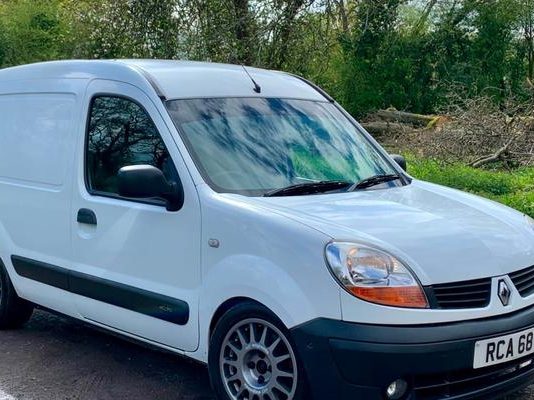 Як виглядає спорткар на базі Renault Kangoo за 9000 доларів