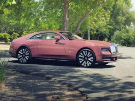 Перший електромобіль Rolls-Royce у незвичайних кольорах покажуть у Північній Америці