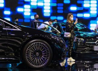 Mercedes поверне V8 до бюджетних моделей