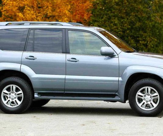 Експерти назвали рамний преміум-позашляховик з майже вічним двигуном та трансмісією