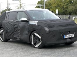 Новий Kia EV4 помітили на тестах