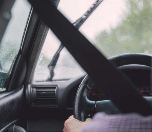 Як водити авто в темний час доби: поради Патрульної поліції