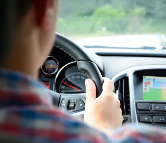 Запітніння скла в автомобілі може вказувати на низку серйозних несправностей: на що потрібно звернути увагу