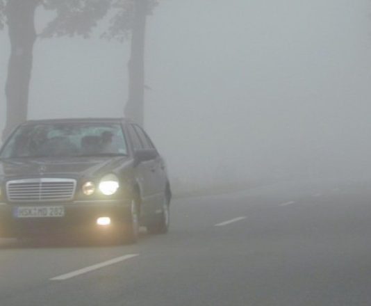 Водіям назвали головні правила безпеки під час туману