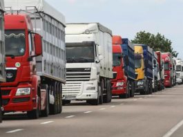 Українців хочуть змусити регулярно перездавати на водійські права