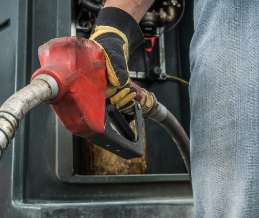 Бережіть автомобілі: на АЗС в Україні повно «бодяги»