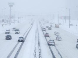 Ожеледиця та сніг: безпечне водіння та поради водіям у негоду