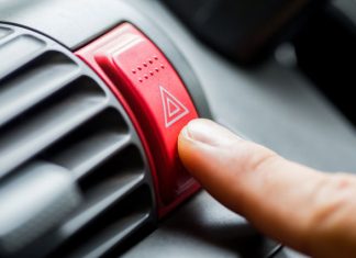 5 ситуацій, коли потрібно вмикати «аварійку» в автомобілі