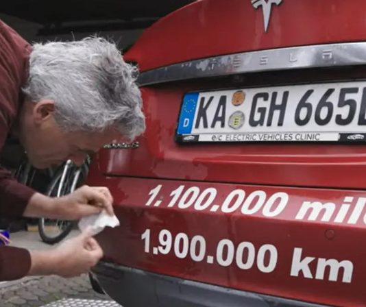 Власник Tesla Model S із пробігом майже 2 млн км розповів про витрати на ремонт