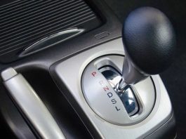 Що буде, якщо на машині з АКПП увімкнути «паркінг» на ходу