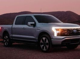 Ford вдвічі скоротить виробництво електричних пікапів F-150 Lightning у 2024 році