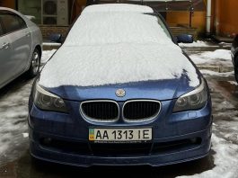Один з 428 рідкісних седанів BMW з 500-сильним двигуном помітили в Києві Один из 428 рідкісних седанів BMW з 500-сильним мотором помітили у Києві