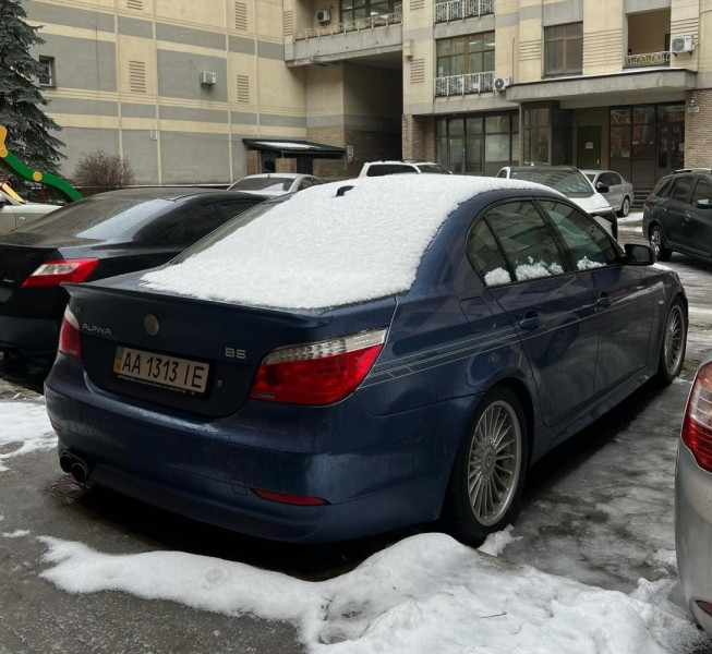 Один из 428 рідкісних седанів BMW з 500-сильним мотором помітили у Києві