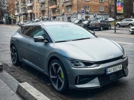 У Києві помічено швидкісний 585-сильний електромобіль Kia EV6 GT У Києві помічено швидкісний 585-сильний електрокар Kia EV6 GT