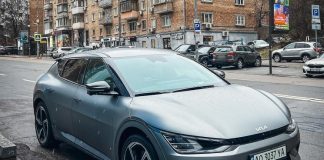 У Києві помічено швидкісний 585-сильний електрокар Kia EV6 GT