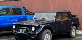 У Києві помічено ексклюзивний рамний позашляховик Lamborghini LM002