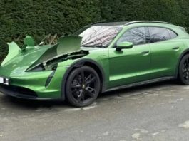 Крадії почали витягати дорогі фари Porsche Taycan шляхом розрізання кузова Крадії почали витягати дорогі фари Porsche Taycan шляхом розрізання кузова