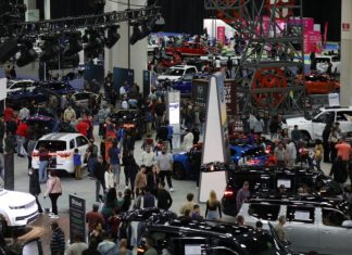 Один із найбільших американських автосалонів повертається