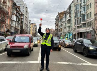 Патрульна поліція нагадала, як читати жести регулювальників на дорозі