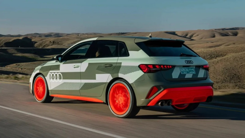 Компактний хетчбек Audi A3 вперше з'явився на живих фото