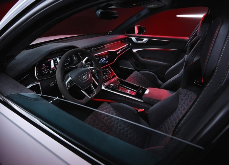 Audi вивела на ринок найбільш швидкісний універсал у світі