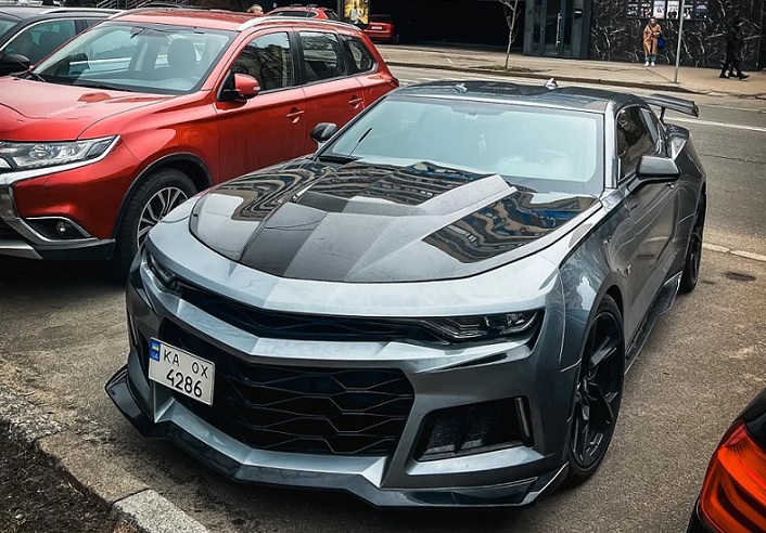 У Києві помічено культового американського спорткара Chevrolet Camaro SS