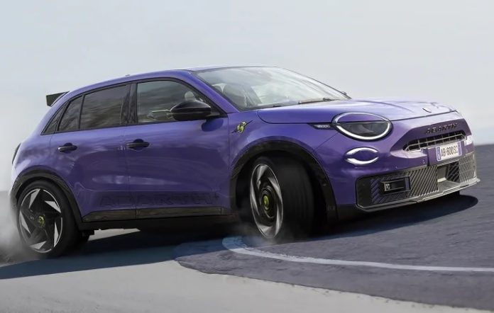 Доступний кросовер Fiat Abarth 600e уперше показали без камуфляжу