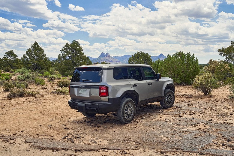 Toyota назвала ціни на Land Cruiser модельного ряду 2024 року