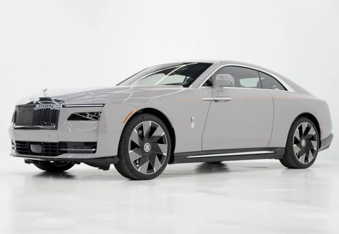 Rolls-Royce Spectre виставлено на торги всупереч забороні виробника