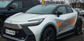 Друге покоління економічного кросовера Toyota C-HR помічено на вулицях Києва