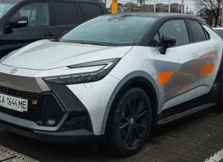 Друге покоління економічного кросовера Toyota C-HR помічено на вулицях Києва