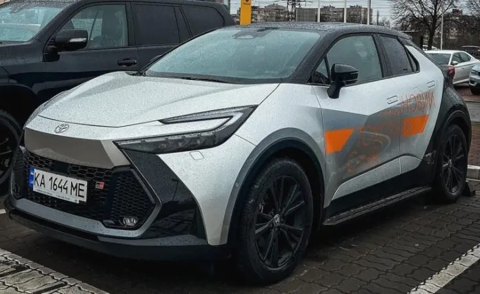 Друге покоління економічного кросовера Toyota C-HR помічено на вулицях Києва