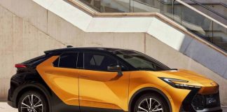 Кросовер Toyota C-HR із витратою палива 4 літри на 100 км їде в Україну