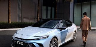 Нова Toyota Camry буде дешевшою за кросовера RAV4