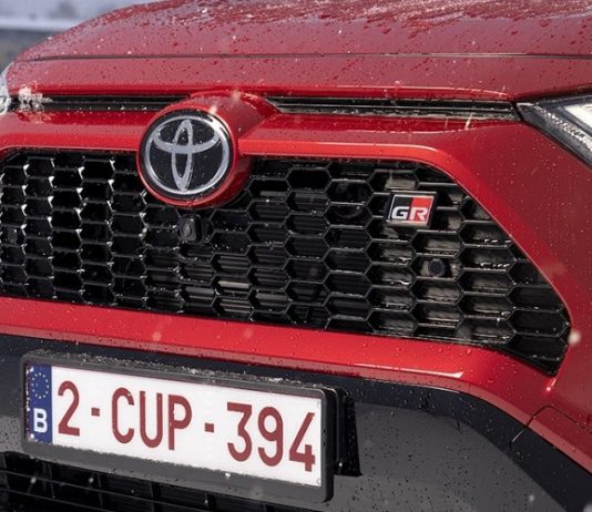 Toyota розкрила особливості RAV4 модельного ряду 2026 року Toyota розкрила особливості RAV4 модельного ряду 2026 року