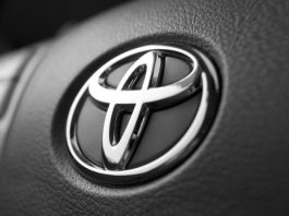 Toyota зупиняє постачання 10 моделей авто через проблеми з двигунами