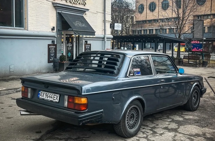 Рідкісна вінтажна модель Volvo помічена на вулицях Києва