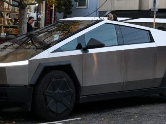 Відомий автомобільний експерт висловив шквал критики стосовно Tesla Cybertruck