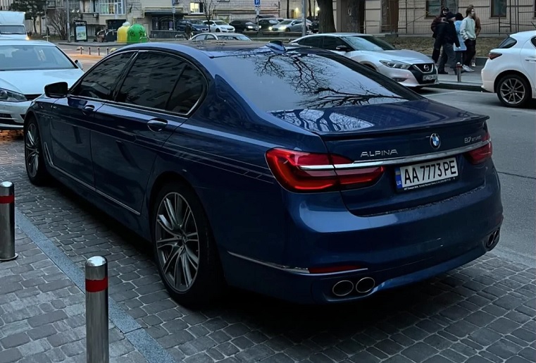 У Києві помічено рідкісну "заряджену" модель BMW з 600-сильним двигуном