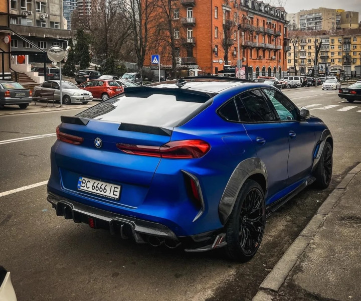 У Києві помічено рідкісний кросовер BMW X6 M з тюнінгом від Manhart