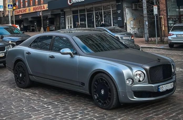 У Києві помічено рідкісний для українського авторинку седан Bentley Mulsanne