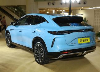 BYD та Mercedes-Benz представили оновлену версію минулорічного бестселера Denza N7 BYD та Mercedes-Benz представили купеподібний кросовер на електротязі