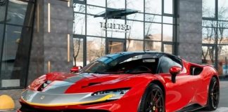 У Києві продають найдорожчий в Україні 1000-сильний спорткар Ferrari