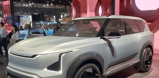 В Україну прибув перший електрокросовер Kia EV5