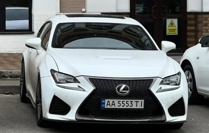 У Києві помічено рідкісну модель Lexus RC у 