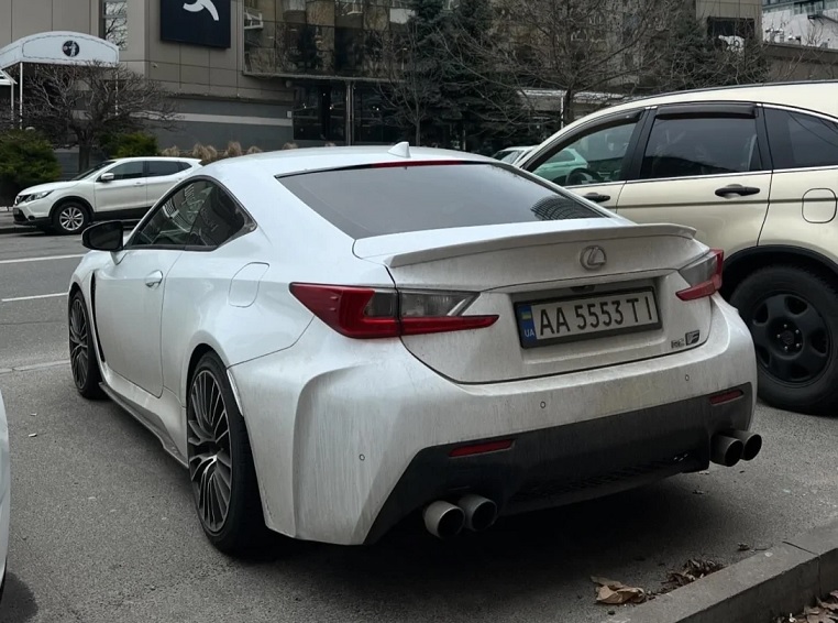 У Києві помічено рідкісну модель Lexus RC у "зарядженій" F-модифікації