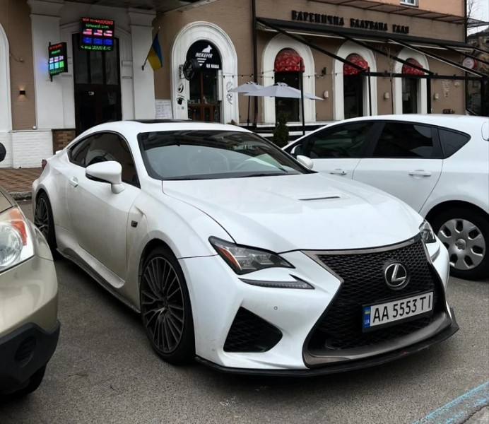 У Києві помічено рідкісну модель Lexus RC у "зарядженій" F-модифікації