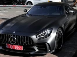 На вулицях Києва помічено рідкісний 585-сильний суперкар Mercedes-AMG